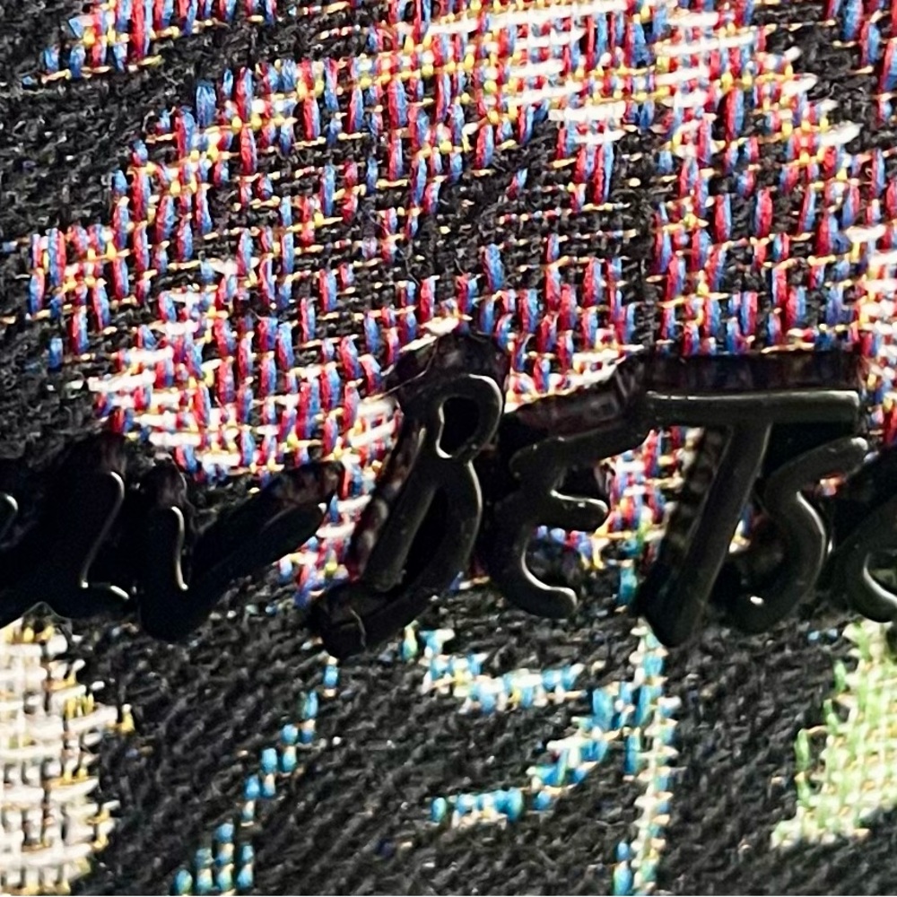 NWT BETSEY JOHNSON STUNNING FLORAL TAPESTRY BAG W/ AWESOME METAL LOGO! - Picture 5 of 8